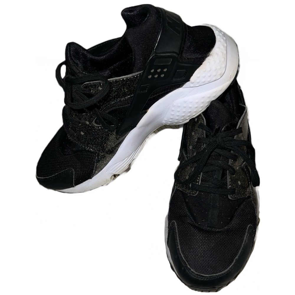 Nike | Big Girl’s Black & Gold Huaraches | Size 7Y